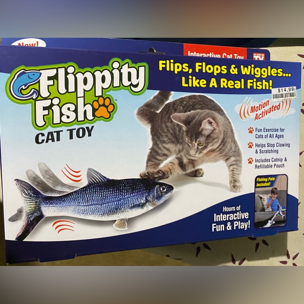 NWT- Flippity Fish Cat Toy. Motion Activated.